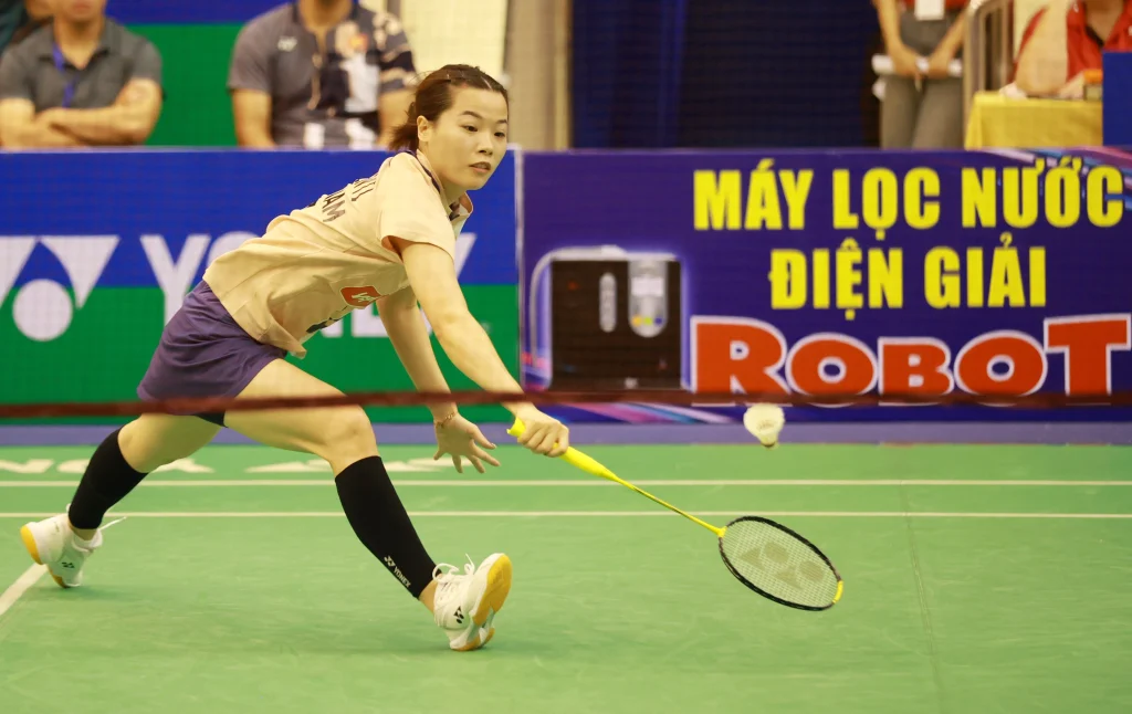Nguyễn Thuỳ Linh khởi 