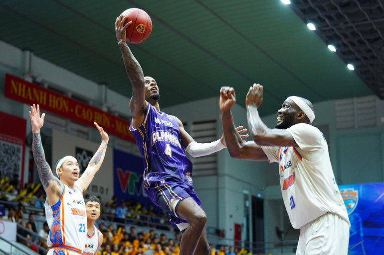 VBA Final 2025 : Hanoi Buffaloes đẩy Nha Trang Dolphin vào thế chân tường