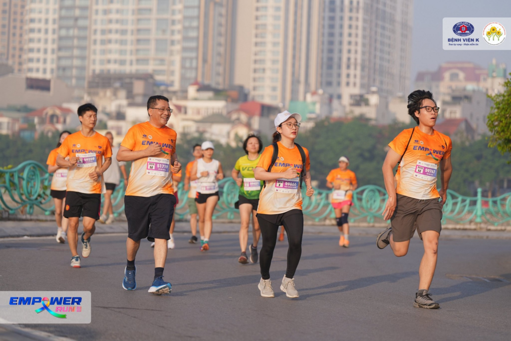 Giải chạy "Hành trình tiếp sức" năm nay có quy mô lớn gấp đôi so với lần đầu tổ chức, thể hiện sự quan tâm ngày càng lớn của cộng đồng trước thực trạng ung thư đáng báo động tại Việt Nam. Ảnh : Bệnh viện K