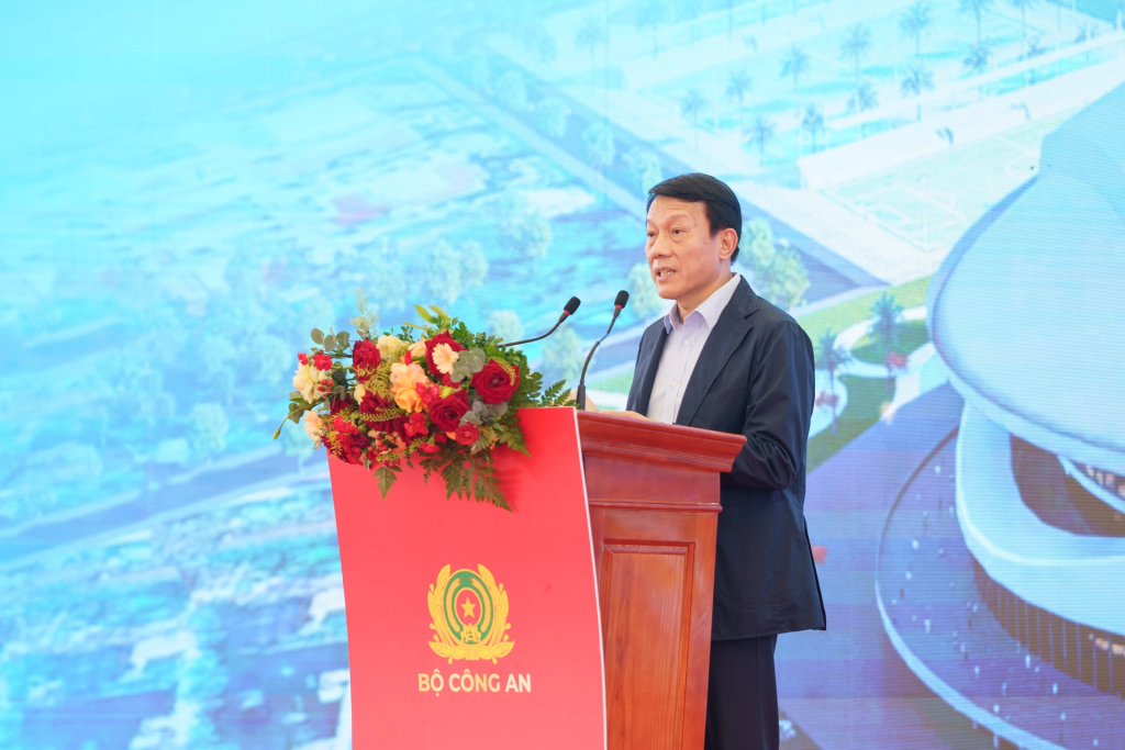 Bộ trưởng Bộ Công an Lương Tam Quang phát biểu tại lễ khởi công. Ảnh : Báo Dân Trí