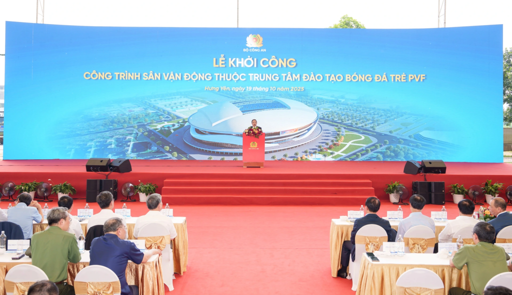 Ông Phạm Thiếu Hoa phát biểu tại lễ khởi công. Ảnh : Báo Dân Trí